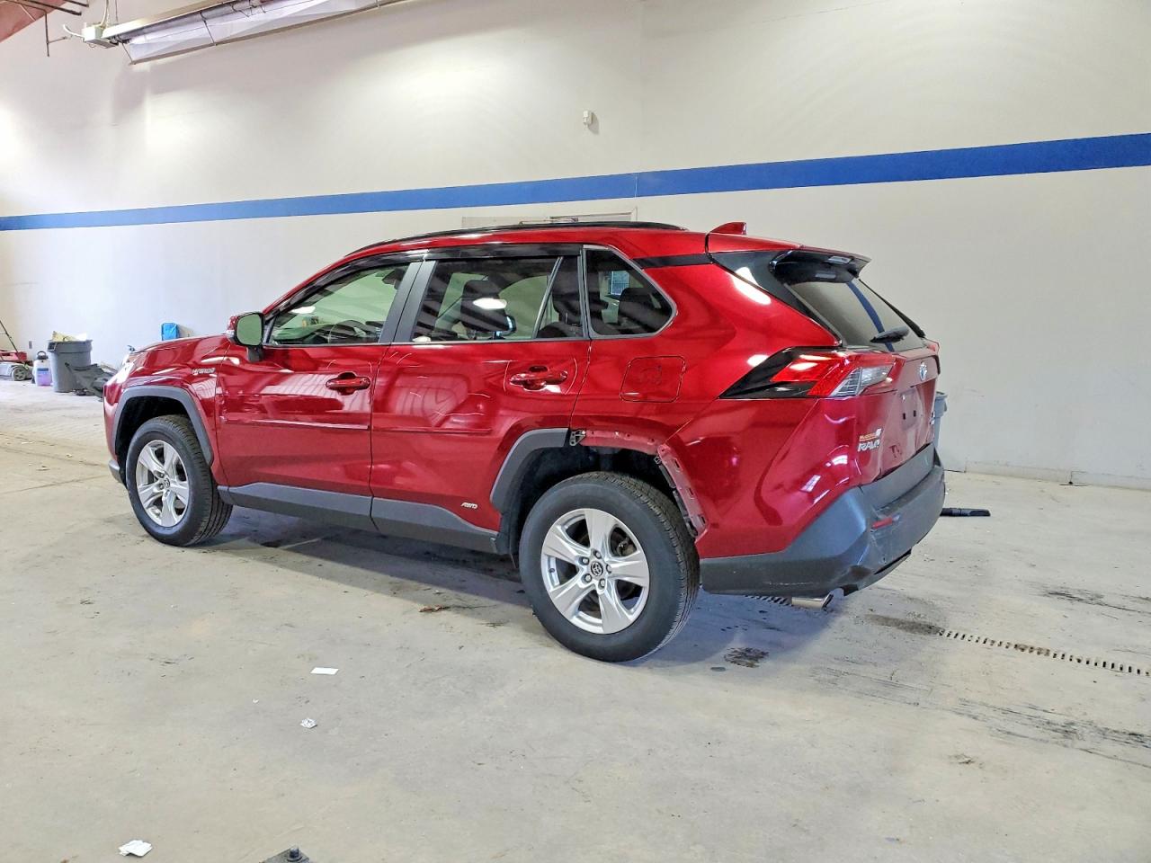 2019 TOYOTA RAV4 XLE photo 2