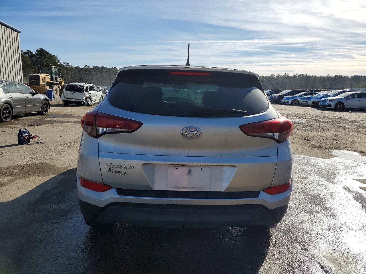 2018 HYUNDAI TUCSON SE photo 16