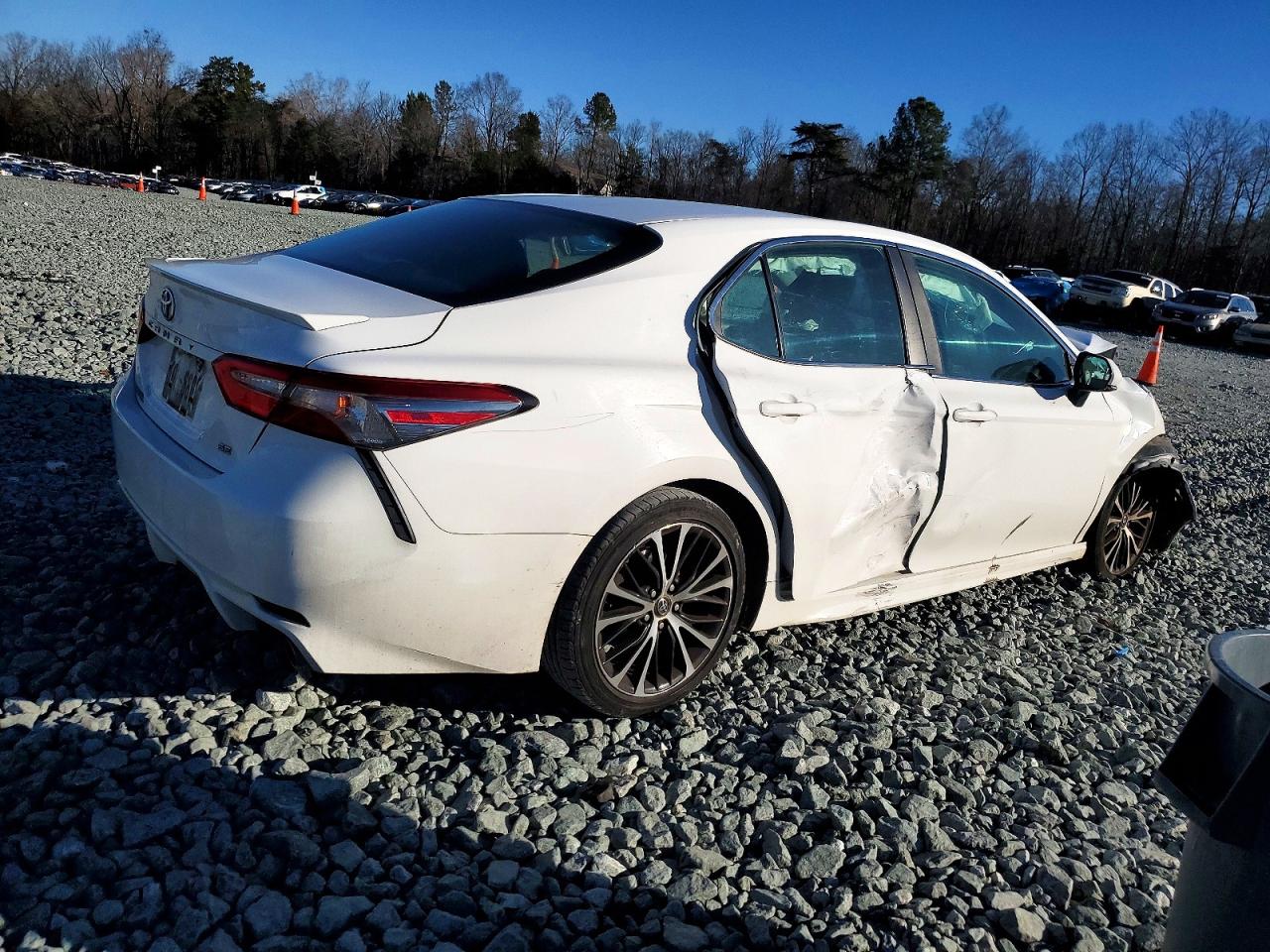 2018 TOYOTA CAMRY L photo 3