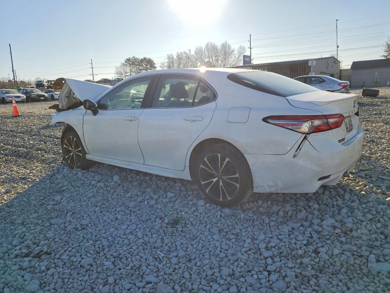 2018 TOYOTA CAMRY L photo 2