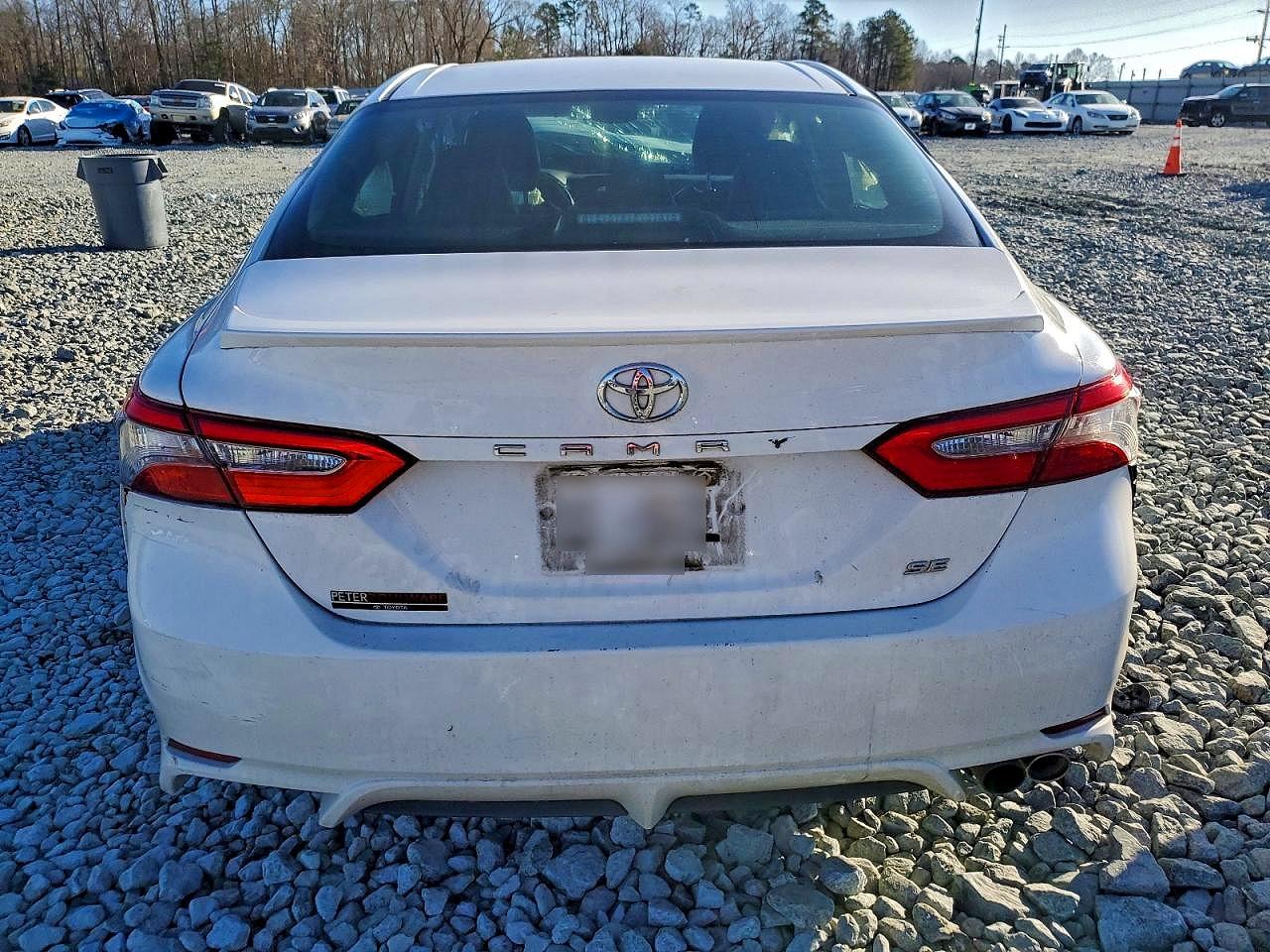 2018 TOYOTA CAMRY L photo 6