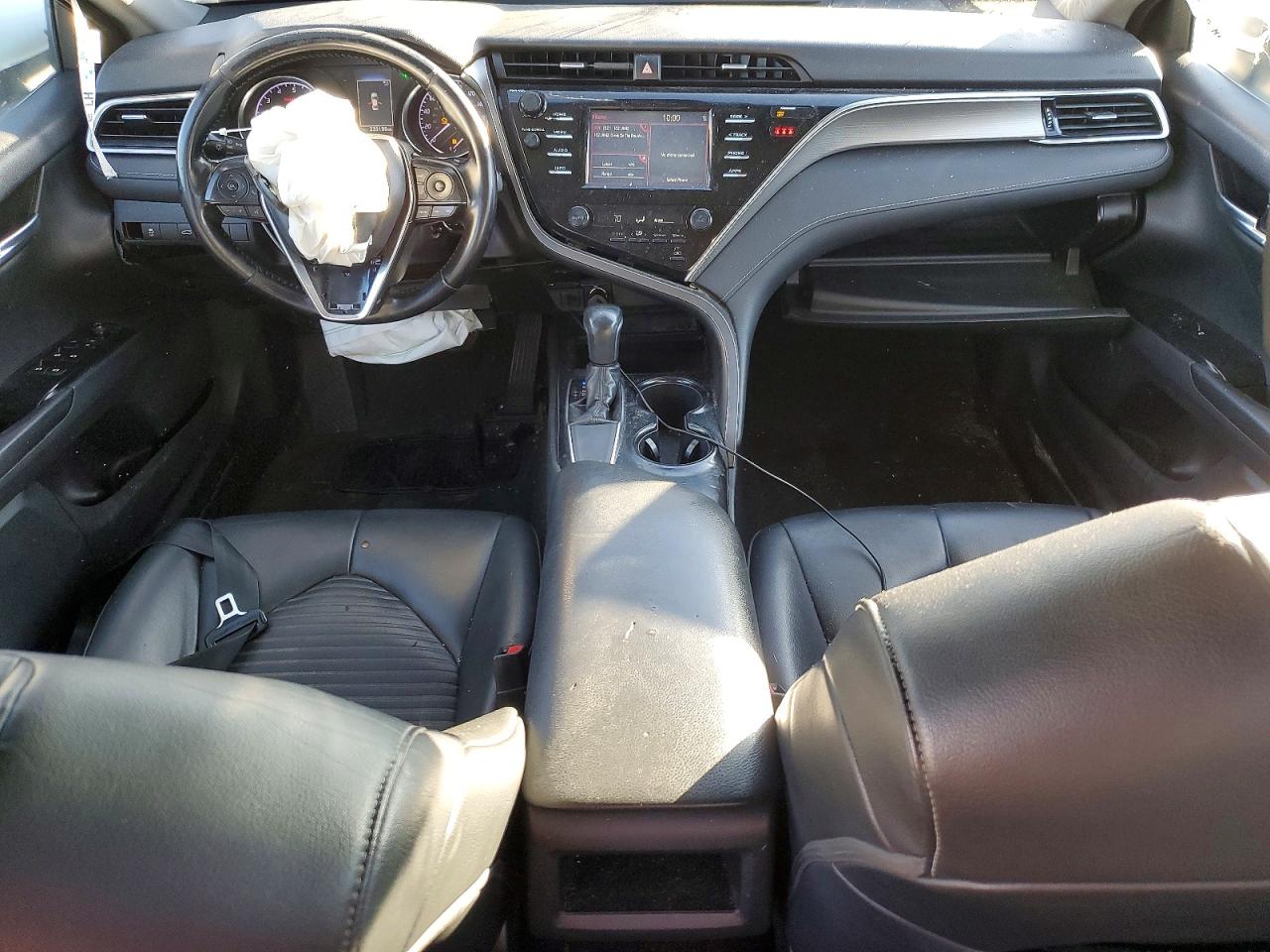 2018 TOYOTA CAMRY L photo 8