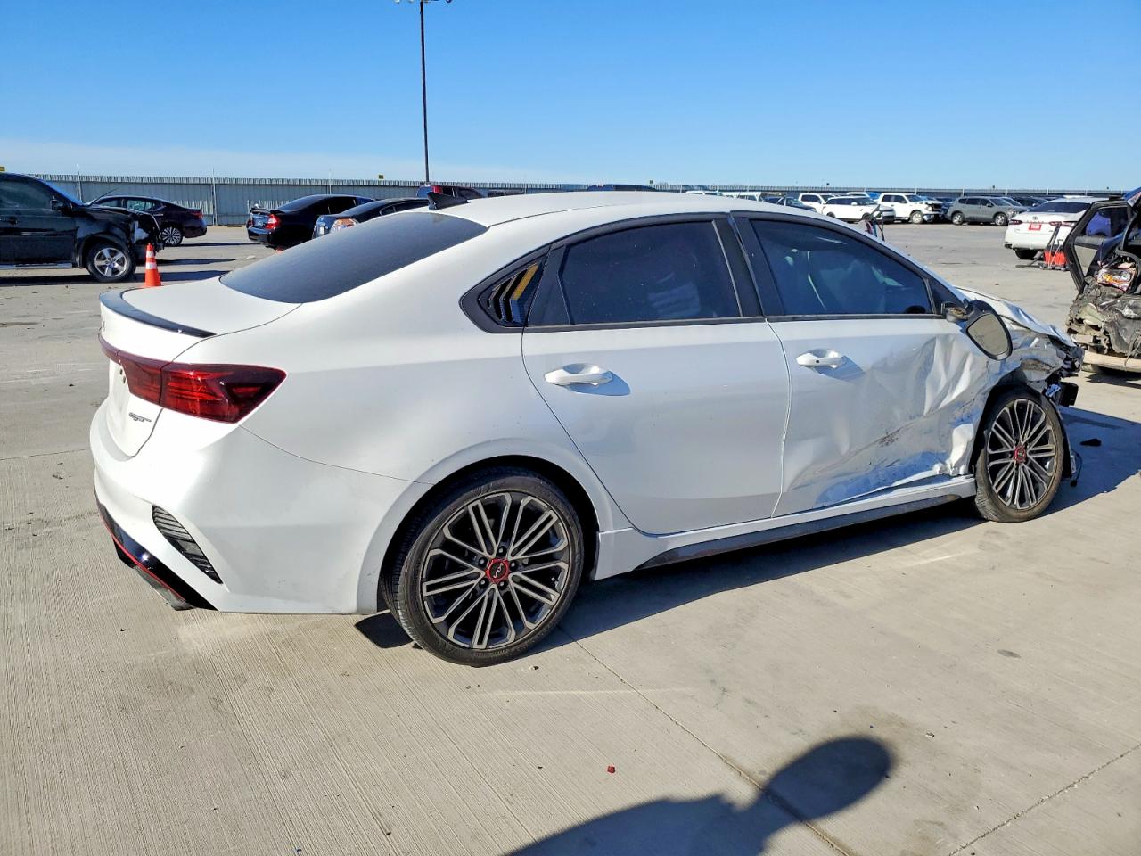 2024 KIA FORTE GT photo 3