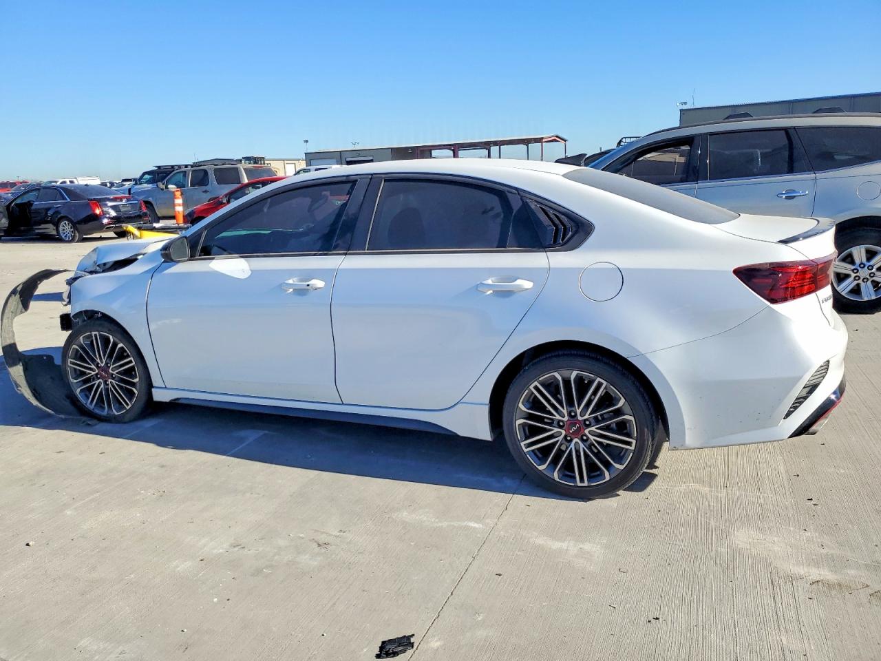 2024 KIA FORTE GT photo 2