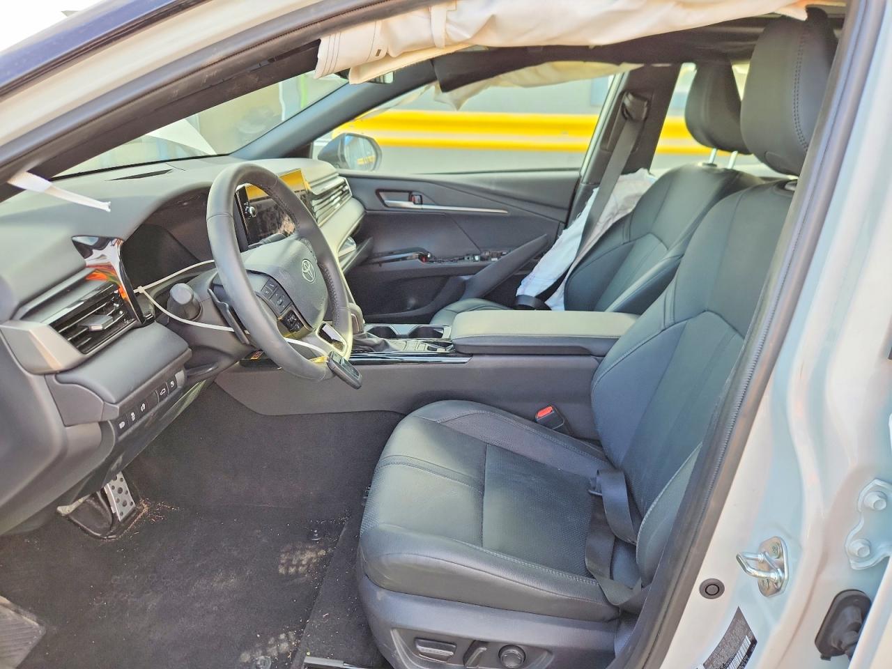 2025 TOYOTA CAMRY XSE photo 7