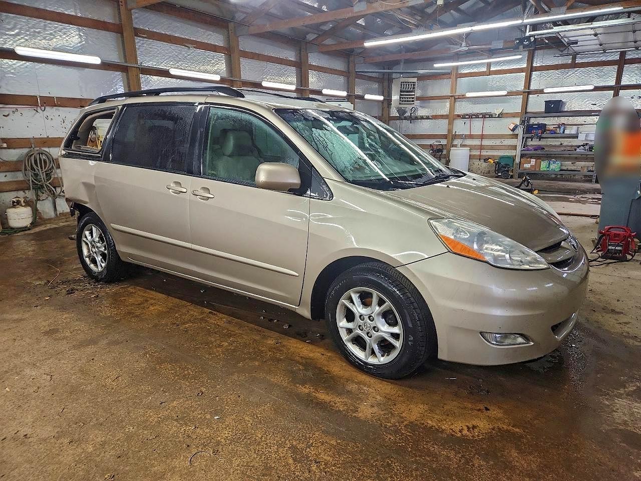 2006 TOYOTA SIENNA XLE photo 4