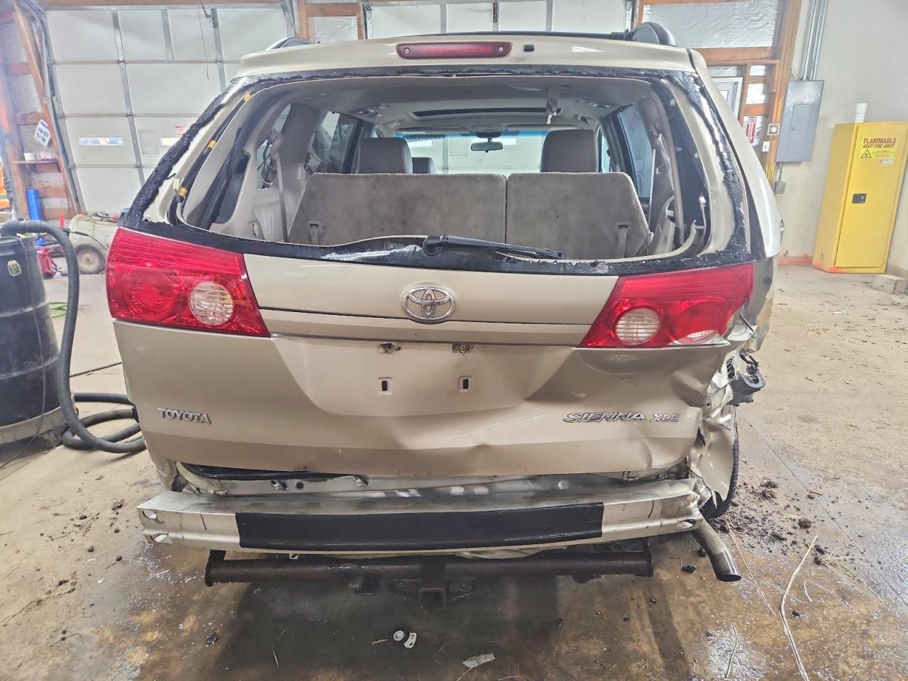 2006 TOYOTA SIENNA XLE photo 6