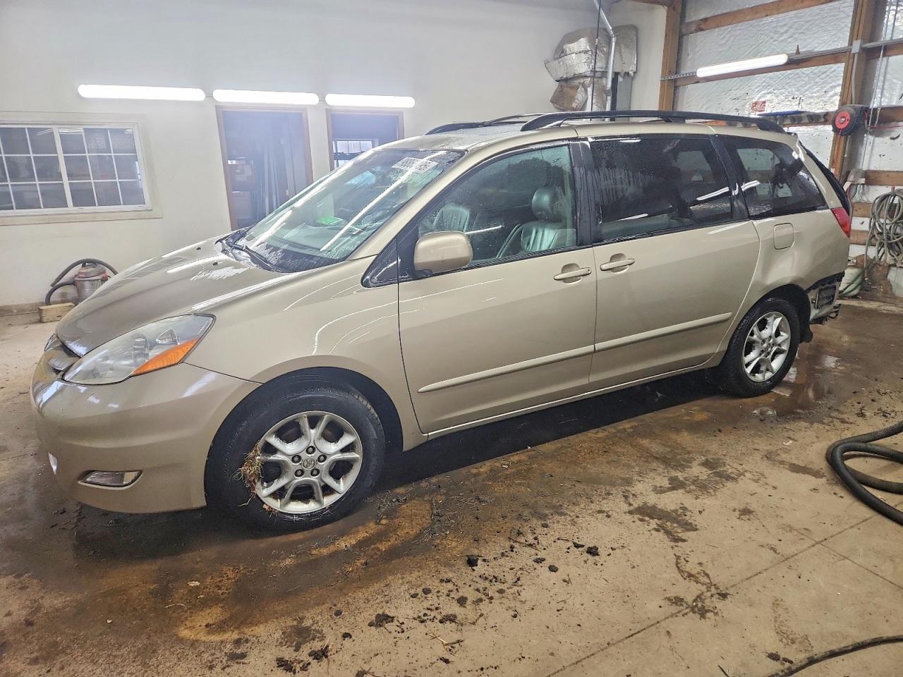 2006 TOYOTA SIENNA