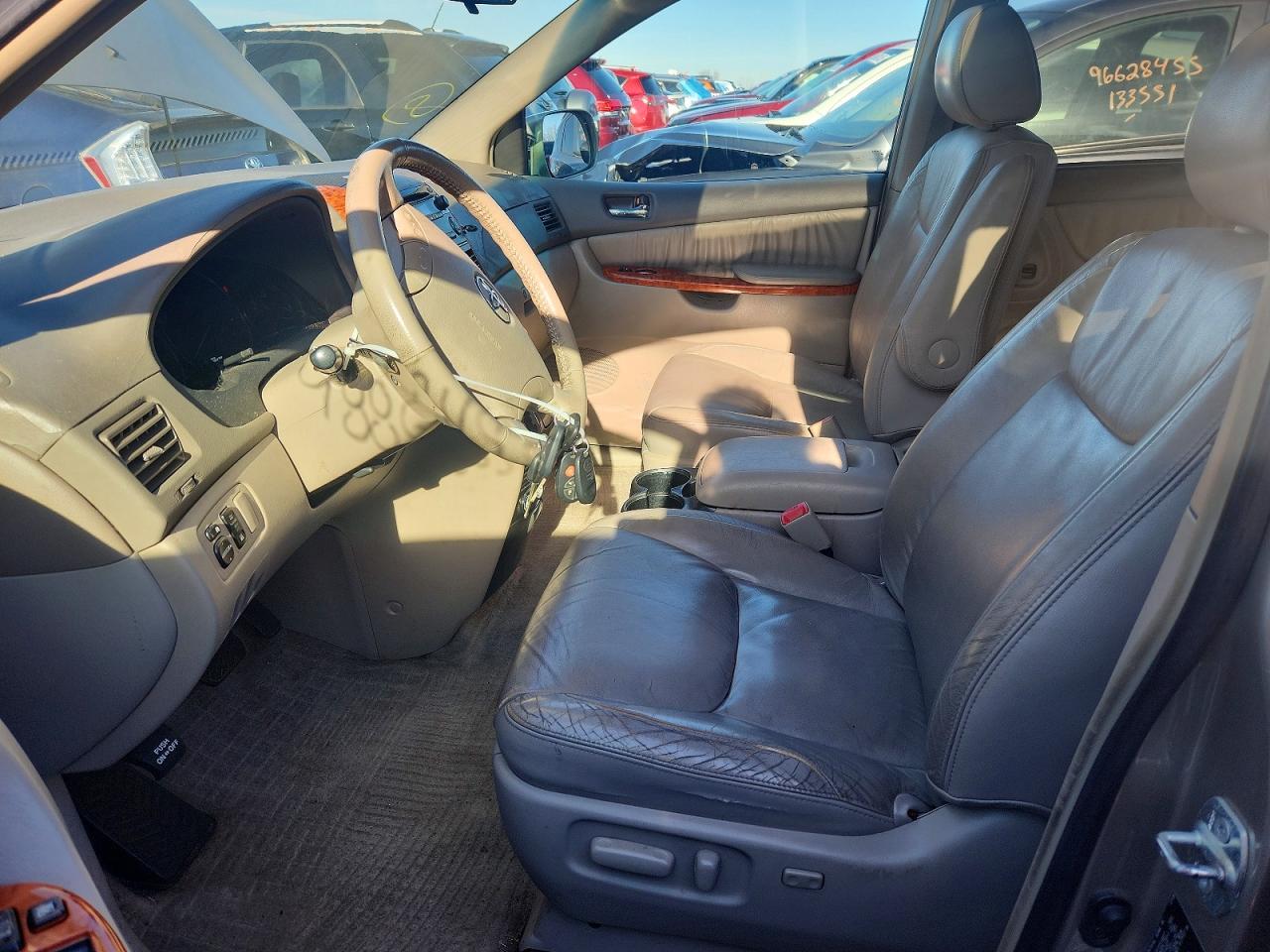 2006 TOYOTA SIENNA XLE photo 7