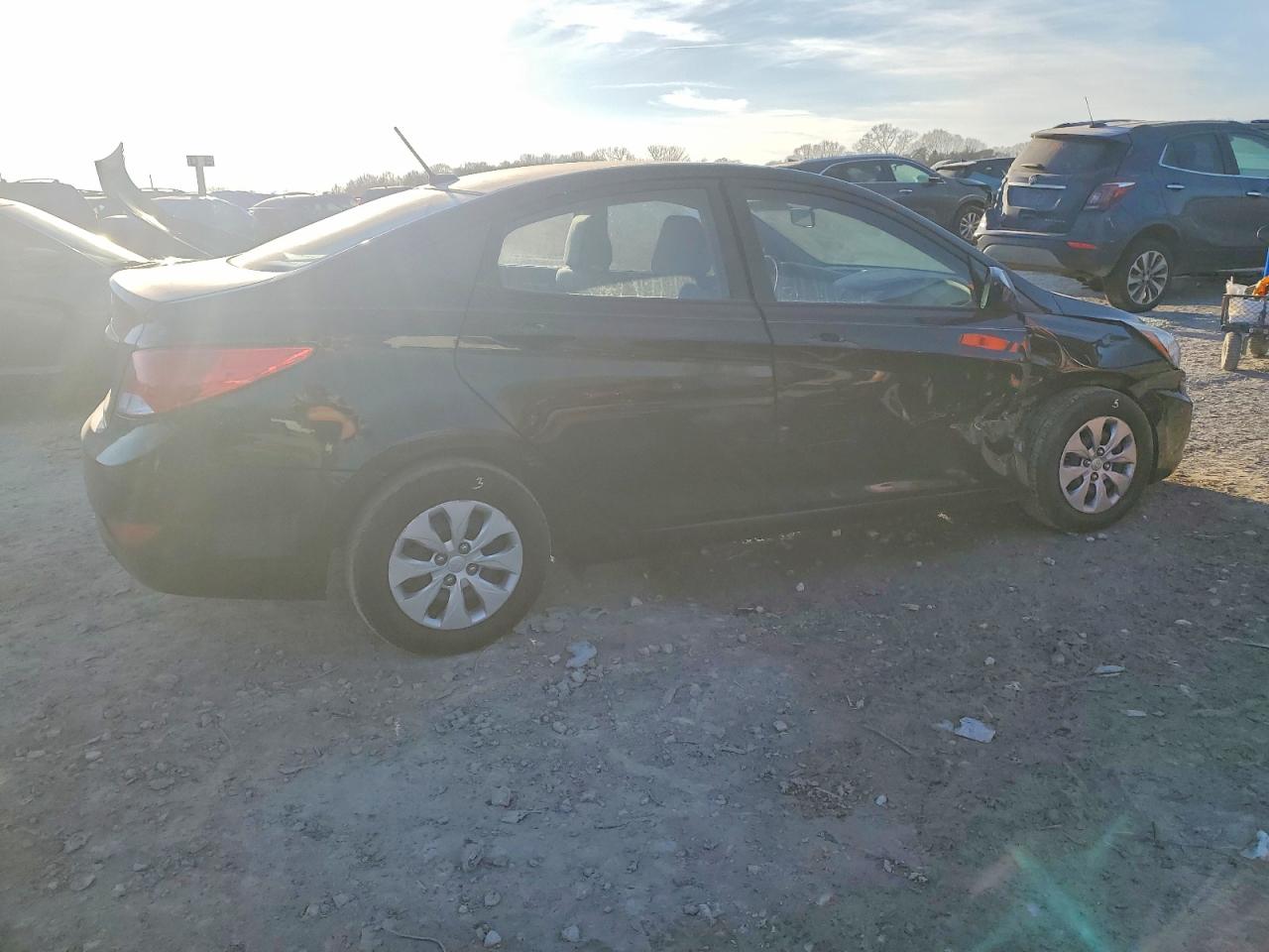 2016 HYUNDAI ACCENT SE photo 3