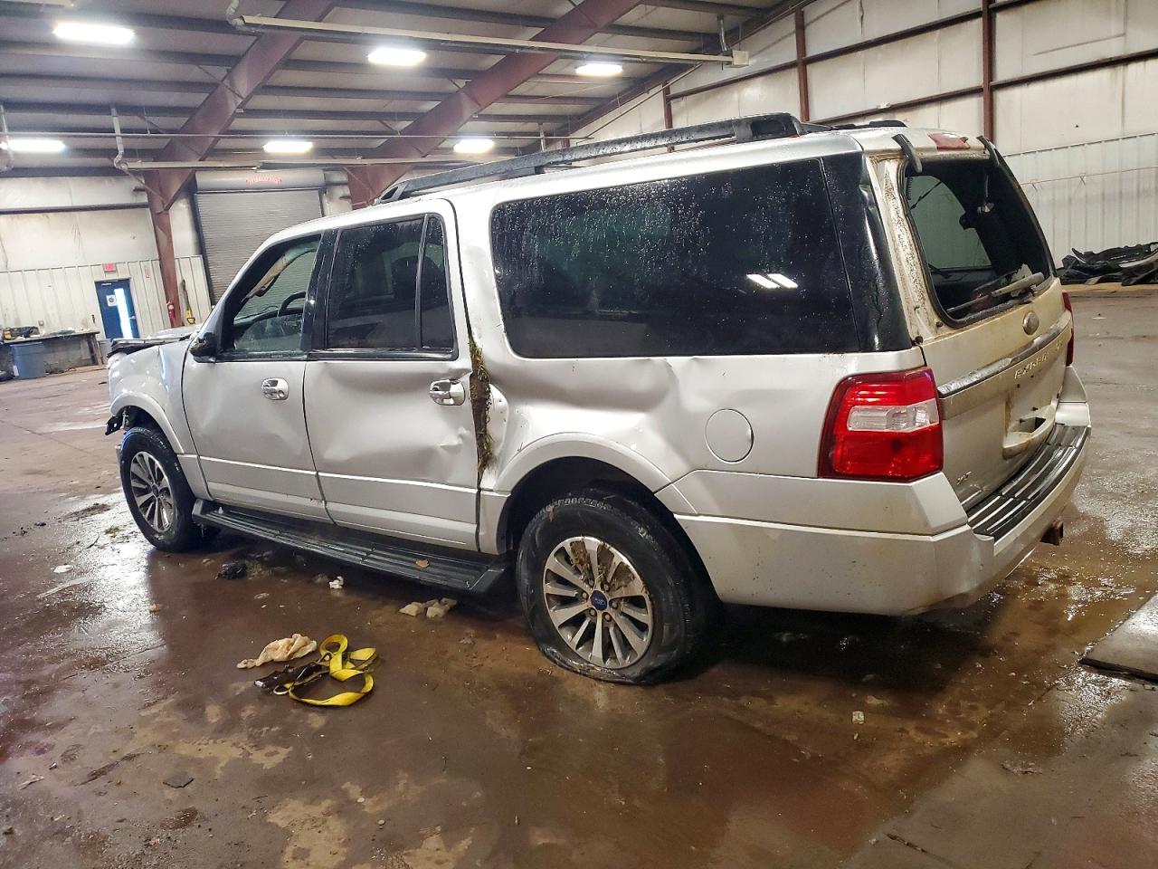 2017 FORD EXPEDITION EL XLT photo 3
