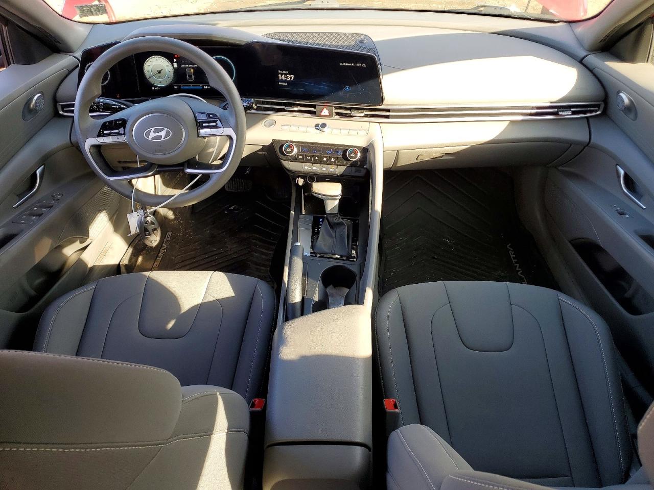 2024 HYUNDAI ELANTRA SEL photo 8