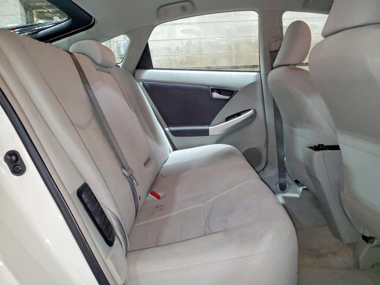 2011 TOYOTA PRIUS photo 19