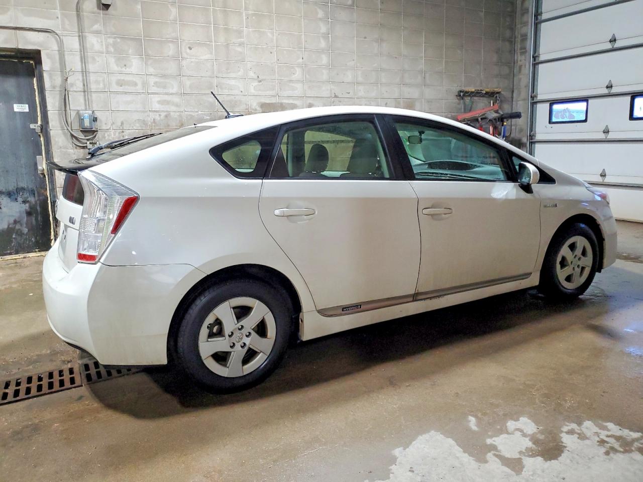 2011 TOYOTA PRIUS photo 5