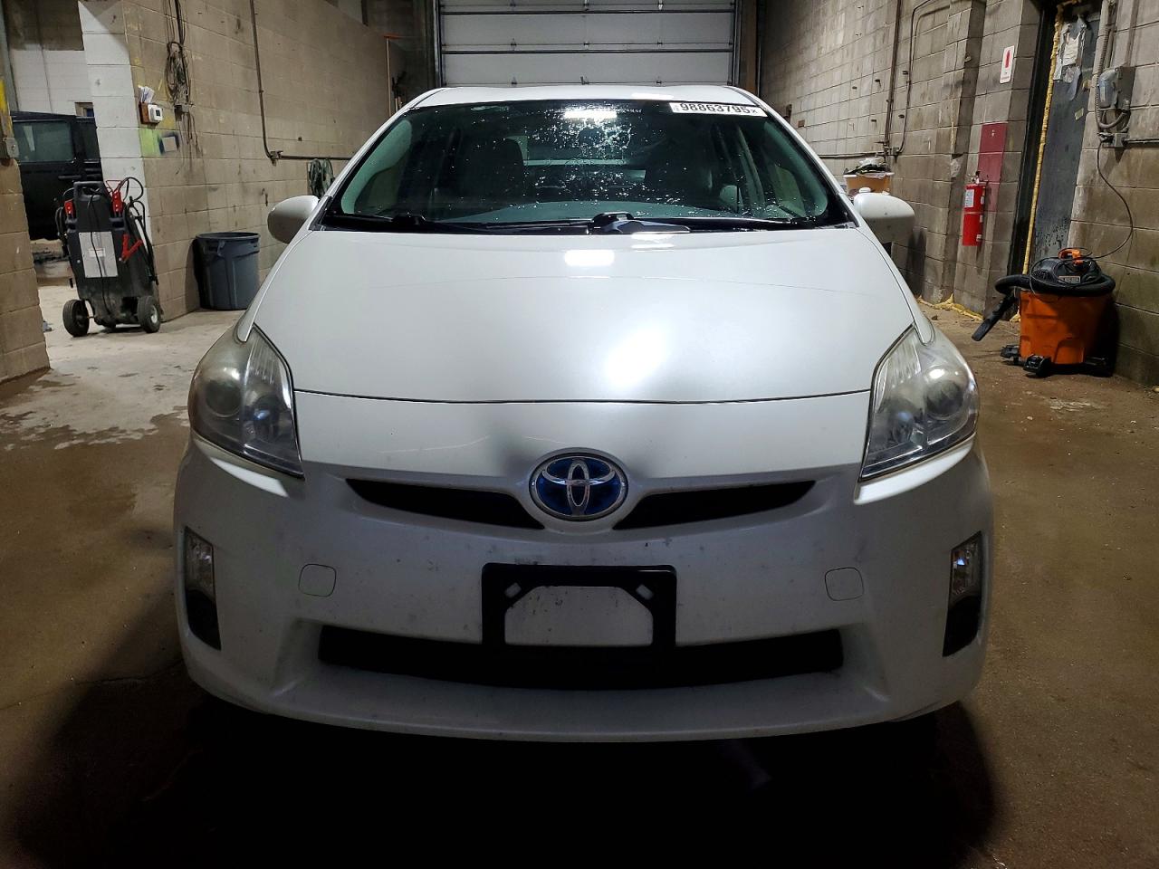 2011 TOYOTA PRIUS photo 9