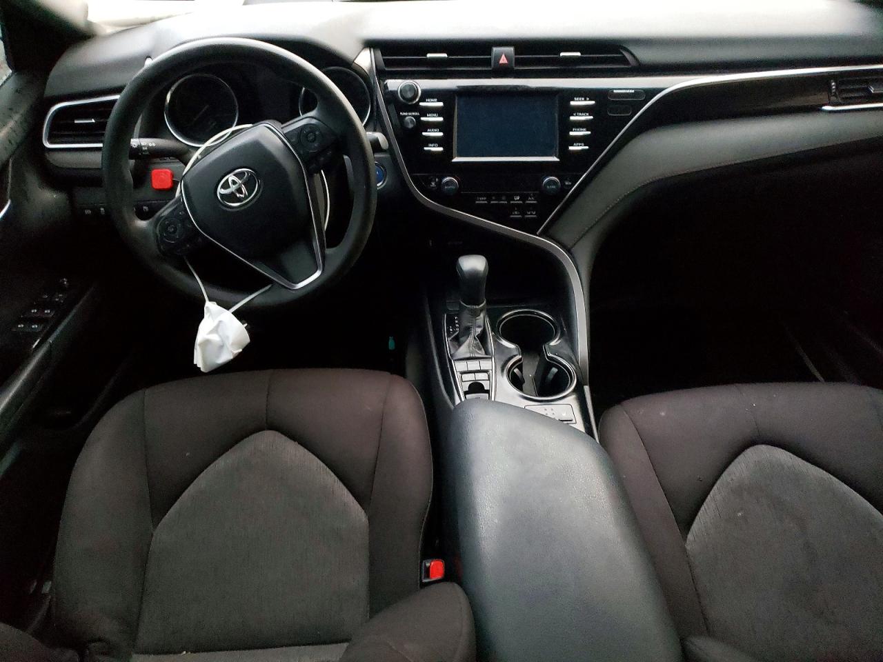 2018 TOYOTA CAMRY LE photo 15