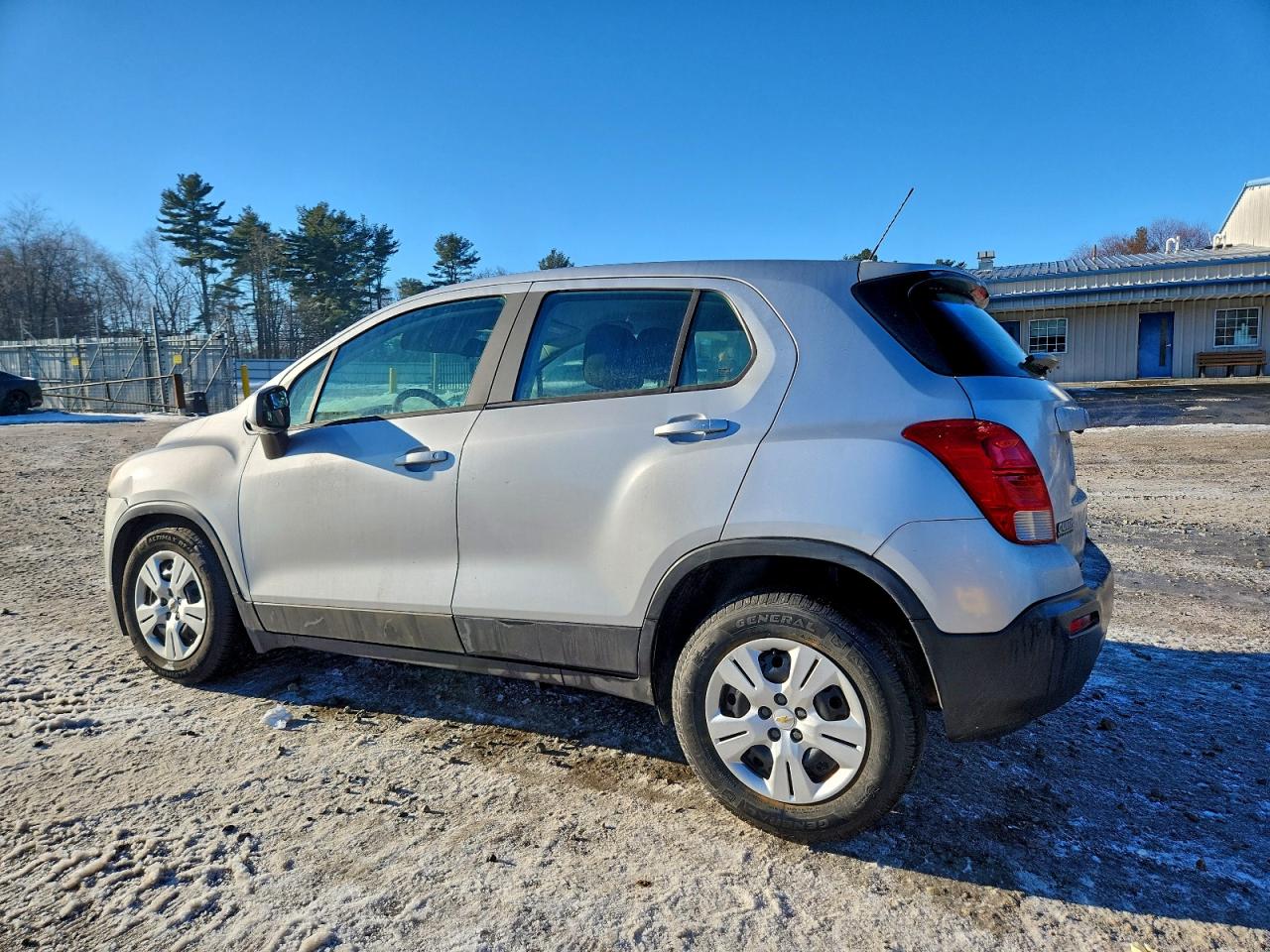 2015 CHEVROLET TRAX LS photo 2