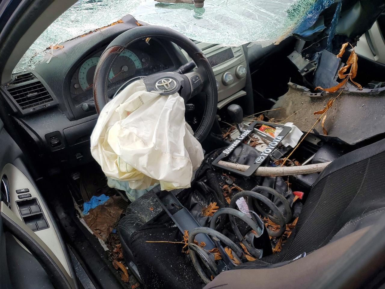 2011 TOYOTA CAMRY SE photo 8