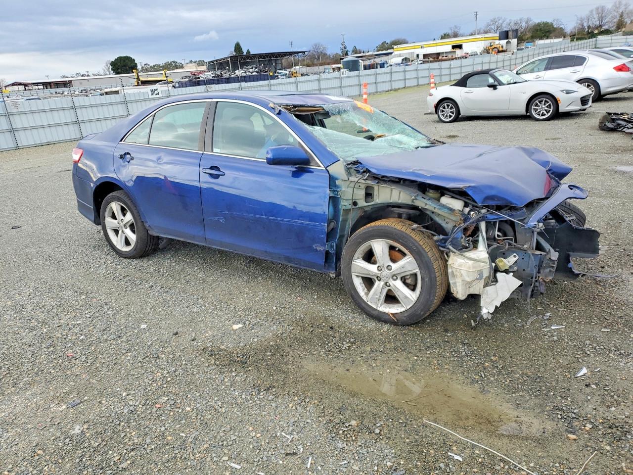2011 TOYOTA CAMRY SE photo 4