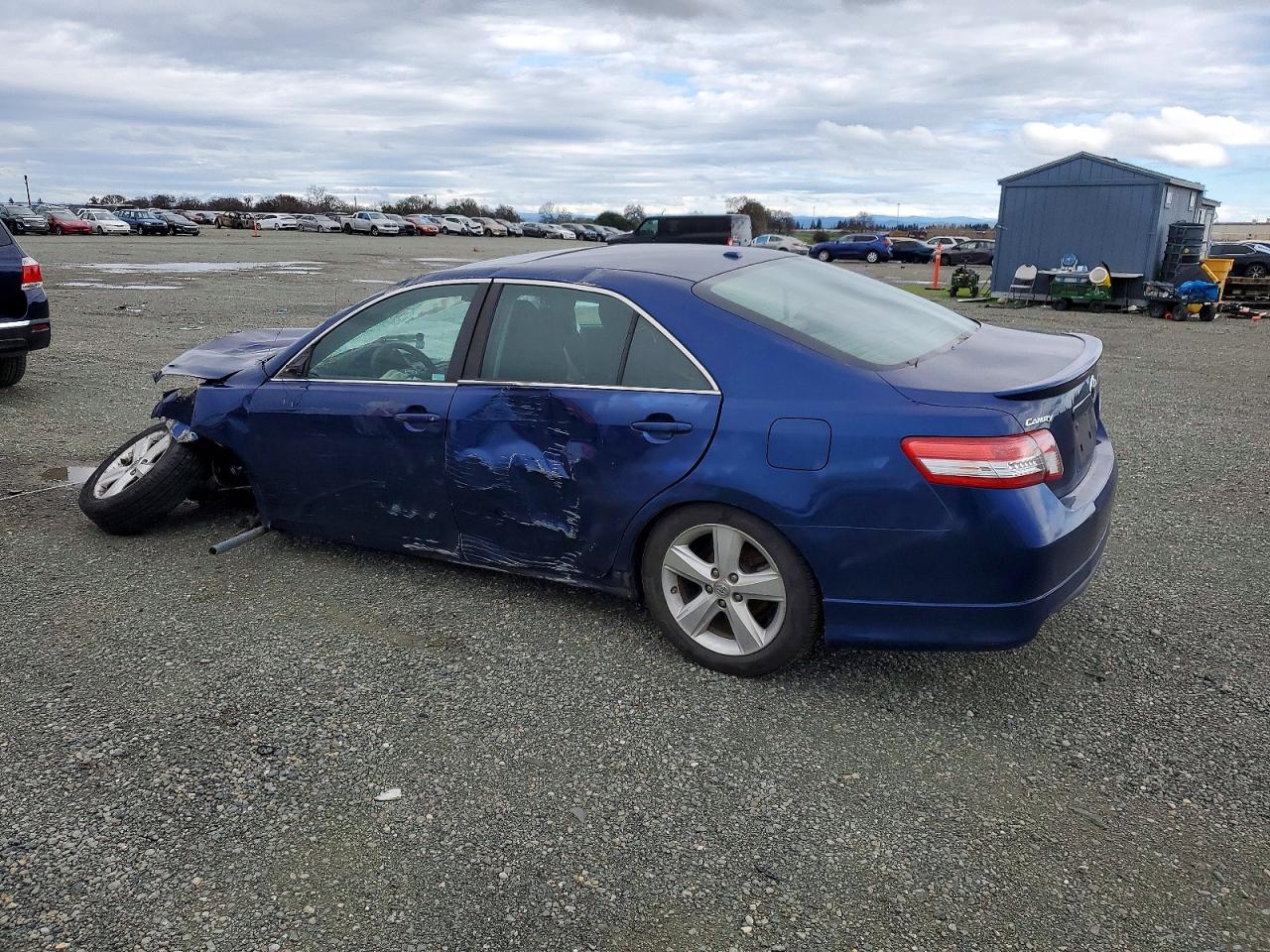 2011 TOYOTA CAMRY SE photo 2