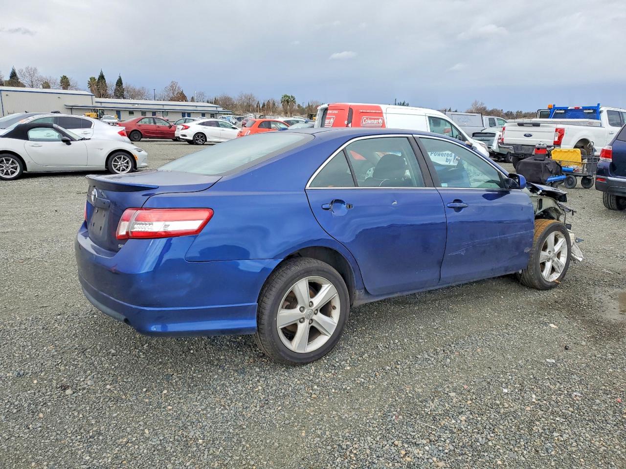 2011 TOYOTA CAMRY SE photo 3