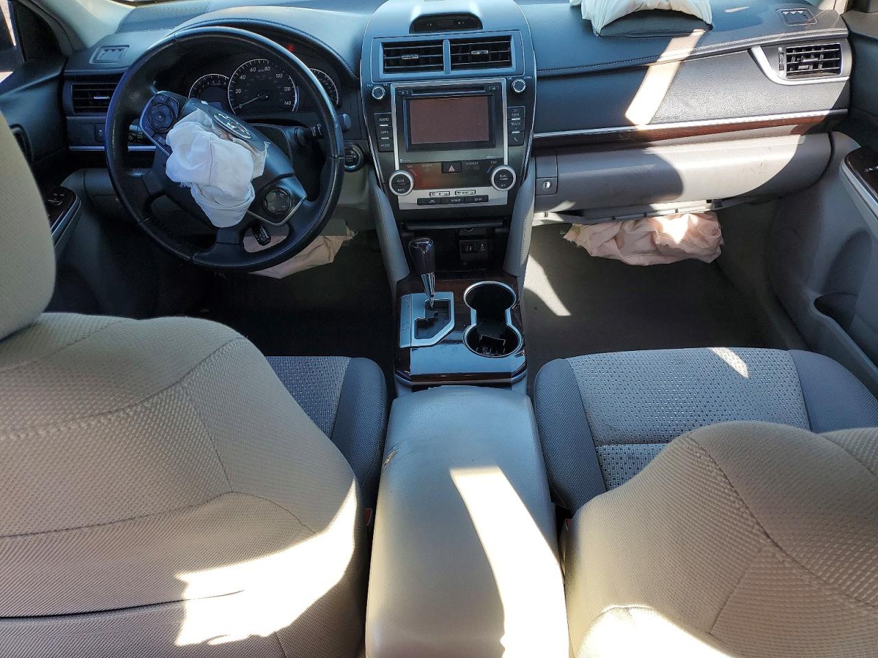 2014 TOYOTA CAMRY L photo 8