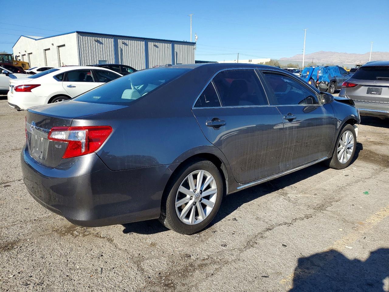 2014 TOYOTA CAMRY L photo 3