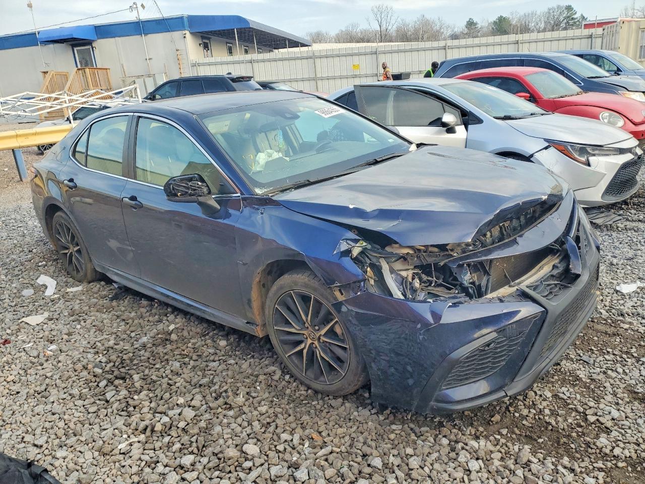 2021 TOYOTA CAMRY SE photo 4