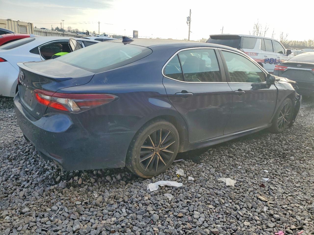 2021 TOYOTA CAMRY SE photo 3