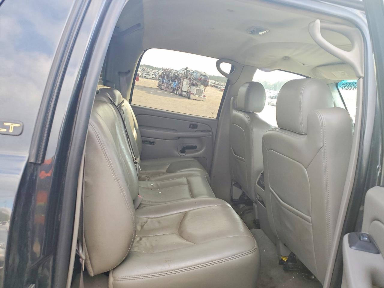 2005 CHEVROLET AVALANCHE K2500 photo 11