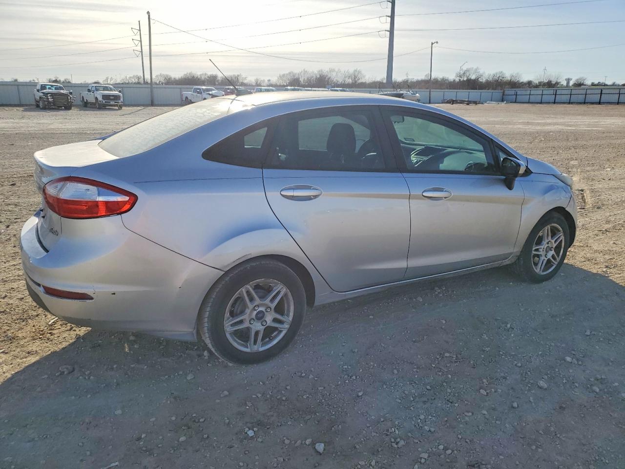 2018 FORD FIESTA SE photo 3