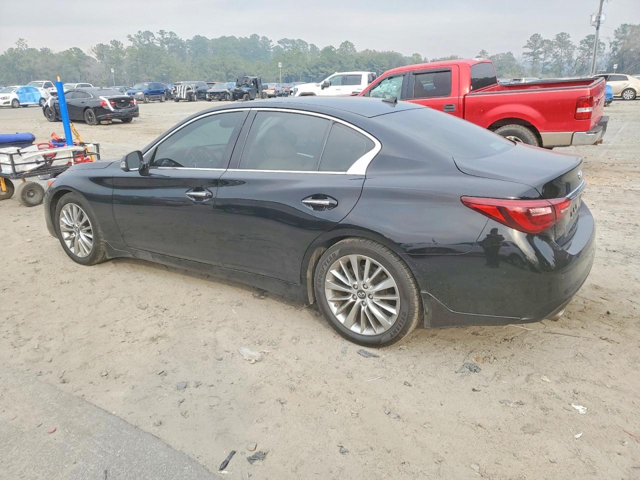 2018 INFINITI Q50 LUXE photo 2