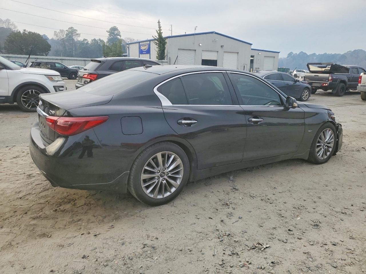 2018 INFINITI Q50 LUXE photo 3