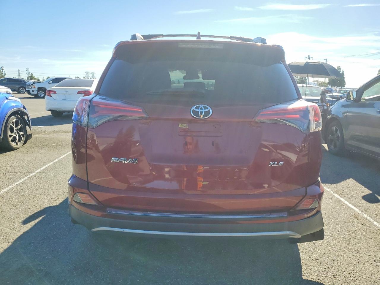 2018 TOYOTA RAV4 XLE photo 11