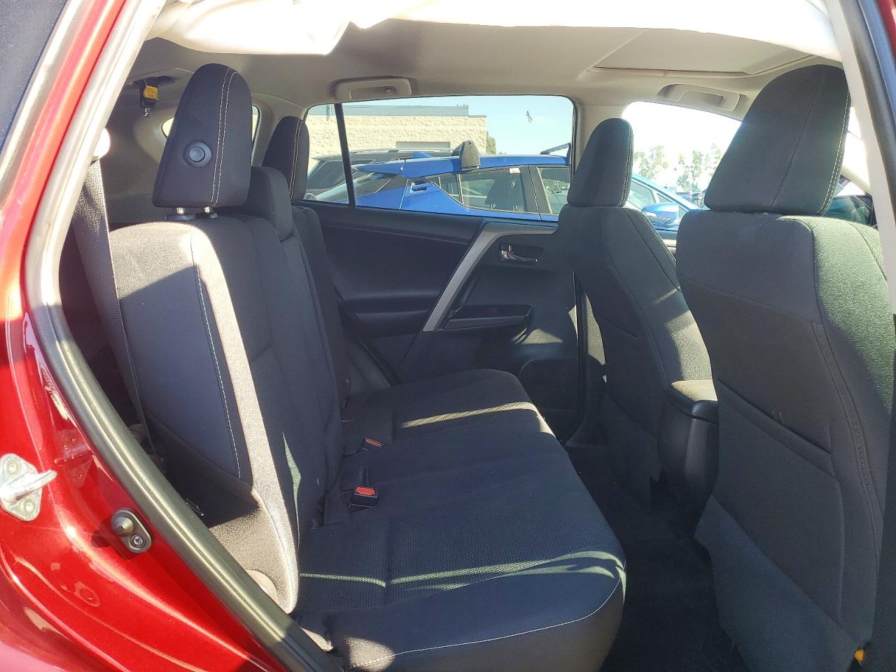 2018 TOYOTA RAV4 XLE photo 19
