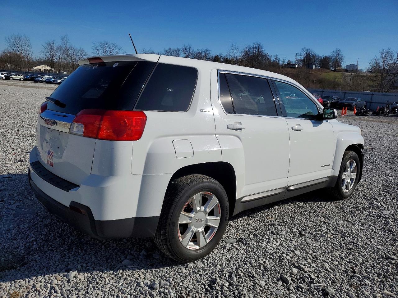 2013 GMC TERRAIN SLE photo 3