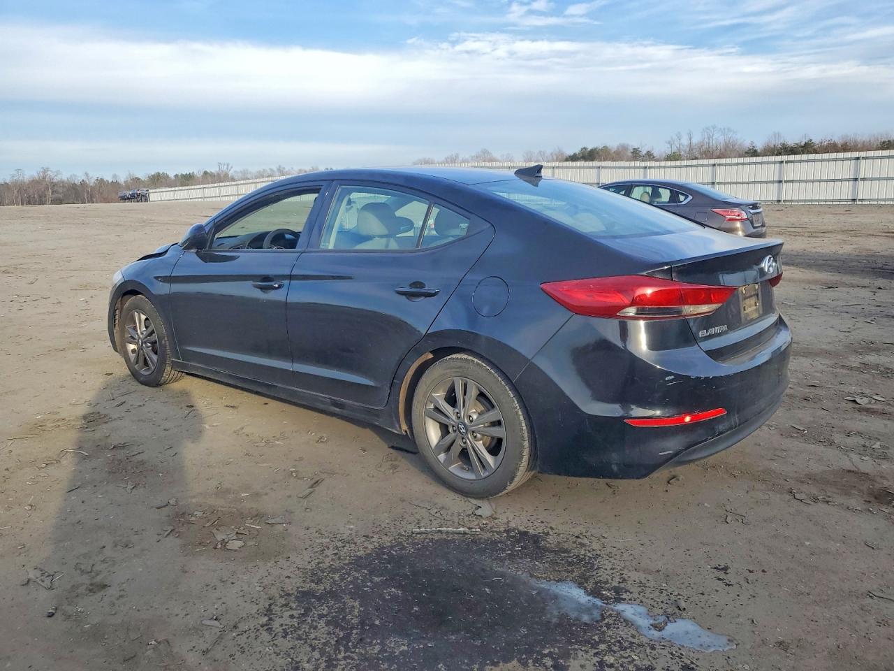 2017 HYUNDAI ELANTRA SE photo 2