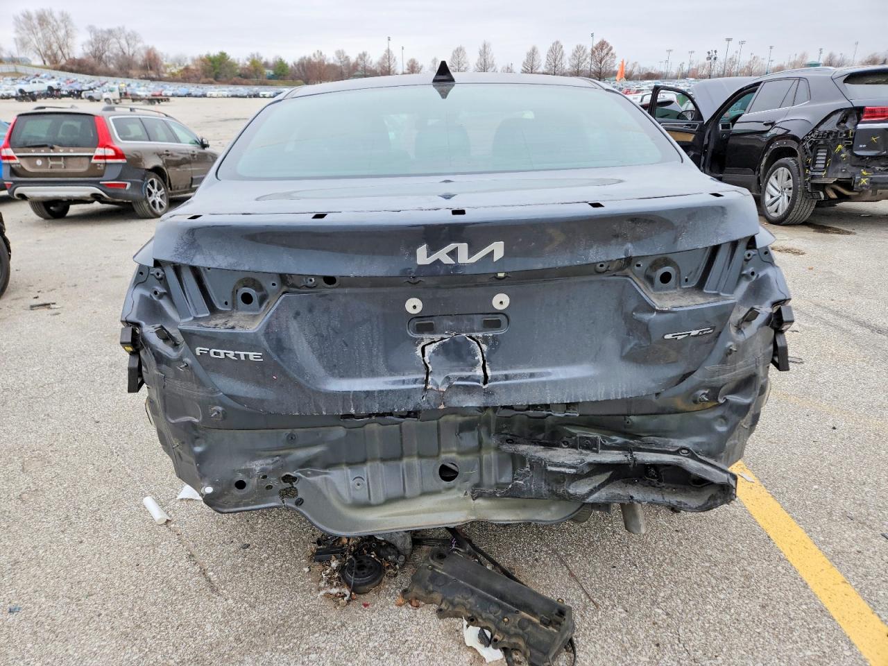 2024 KIA FORTE GT LINE photo 6