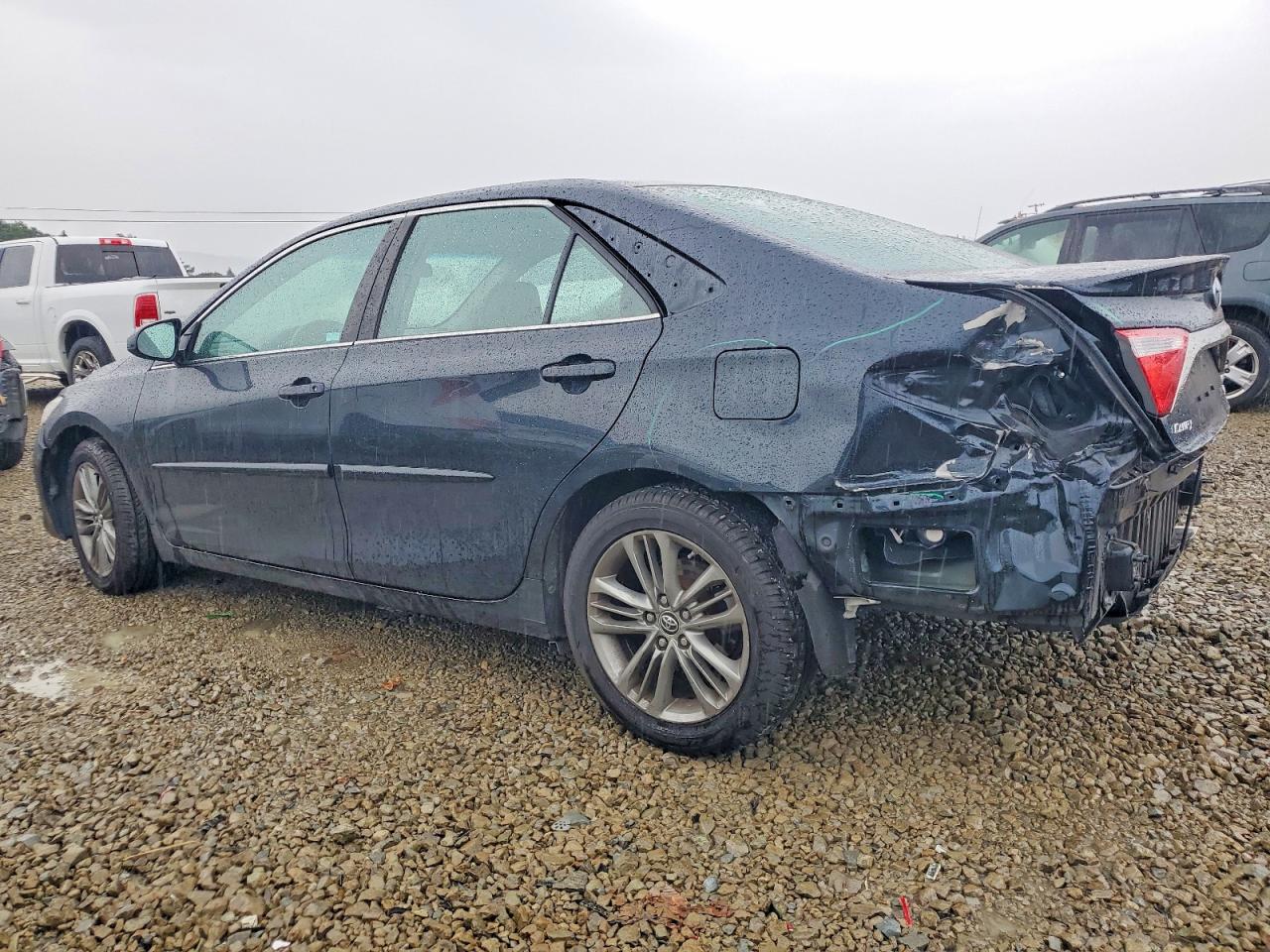 2016 TOYOTA CAMRY LE photo 2