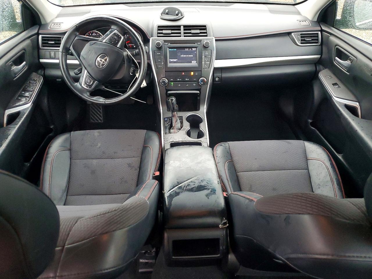 2016 TOYOTA CAMRY LE photo 8
