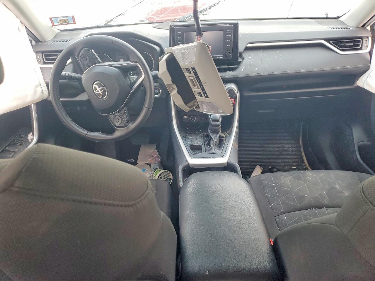 2021 TOYOTA RAV4 XLE photo 8