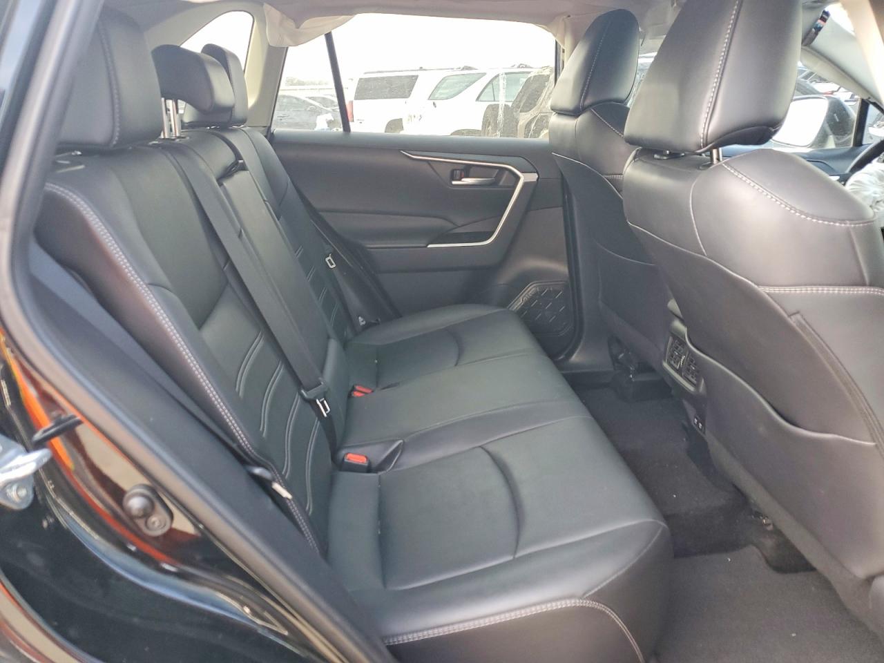2021 TOYOTA RAV4 XLE PREMIUM photo 19
