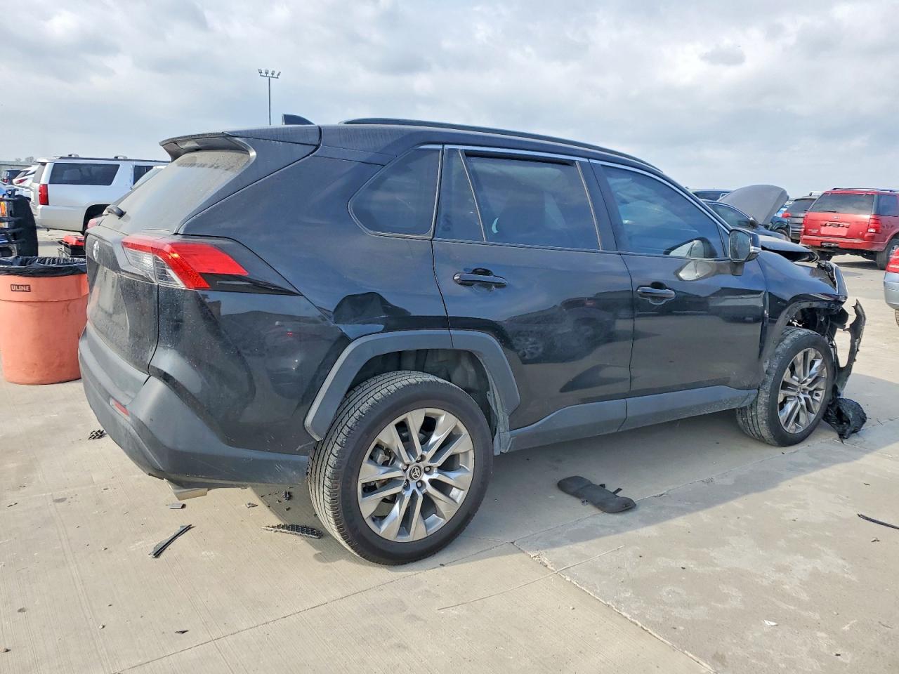 2021 TOYOTA RAV4 XLE PREMIUM photo 5