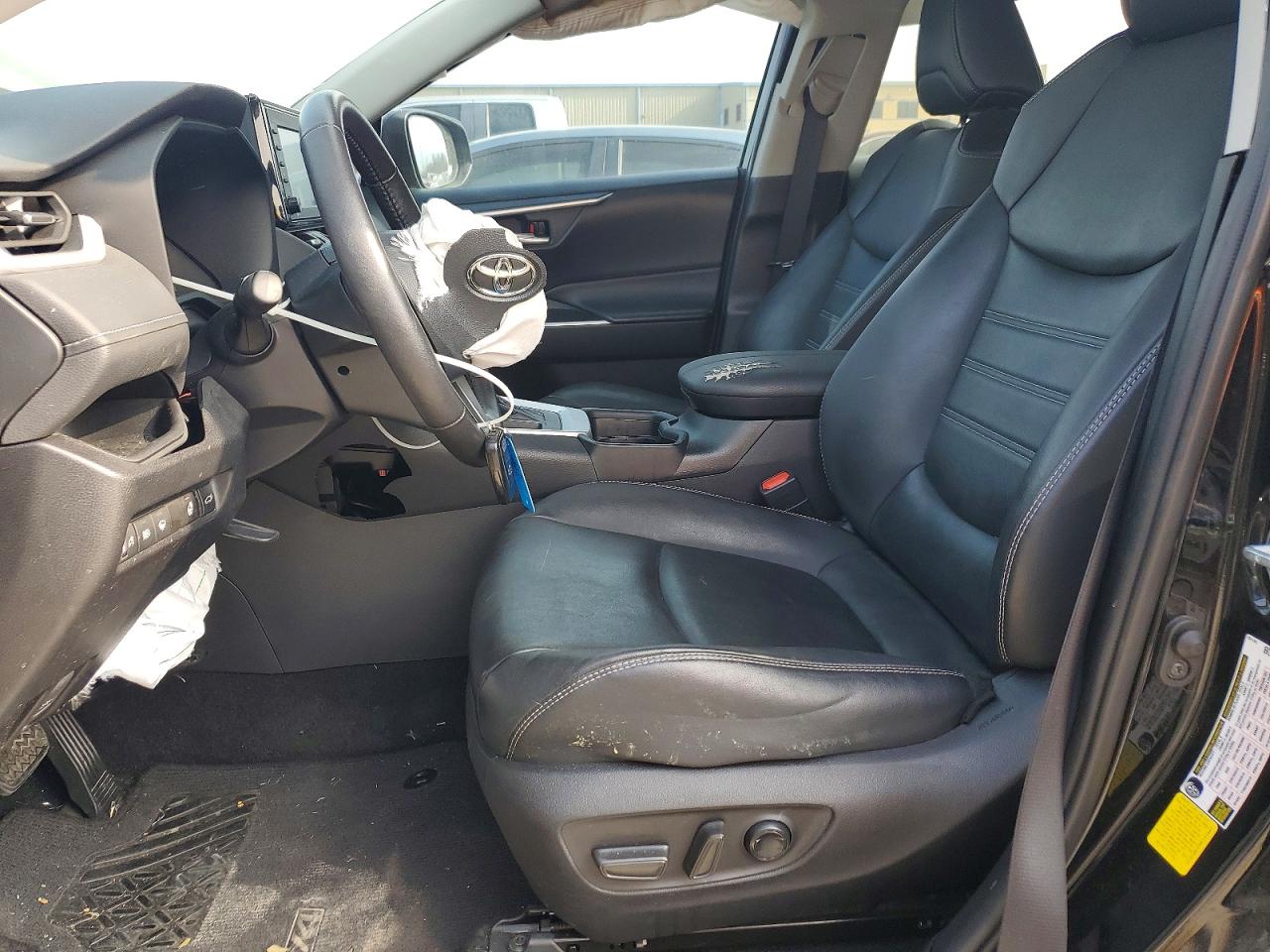 2021 TOYOTA RAV4 XLE PREMIUM photo 13