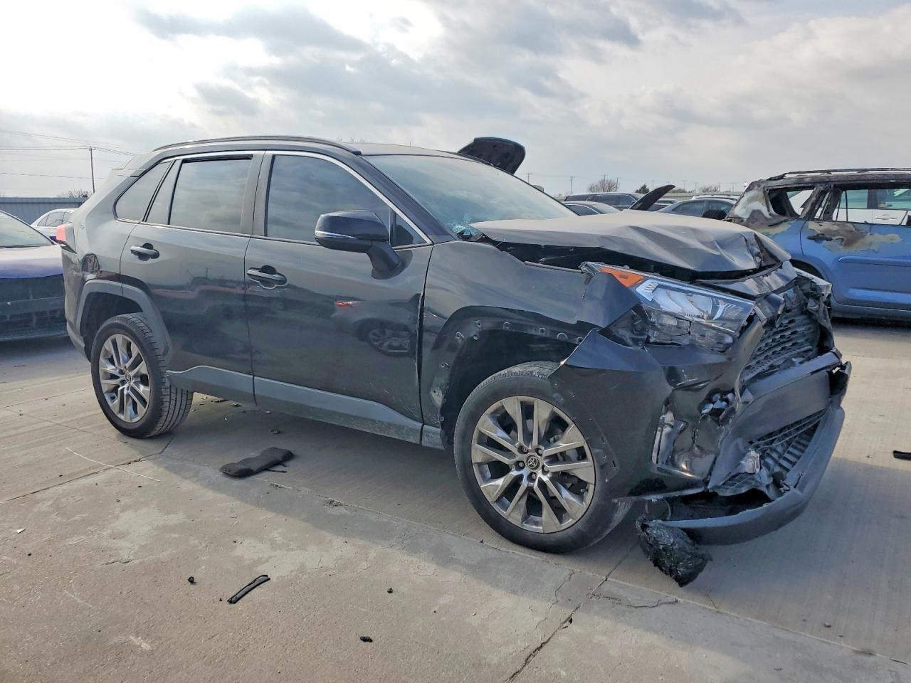 2021 TOYOTA RAV4 XLE PREMIUM photo 7