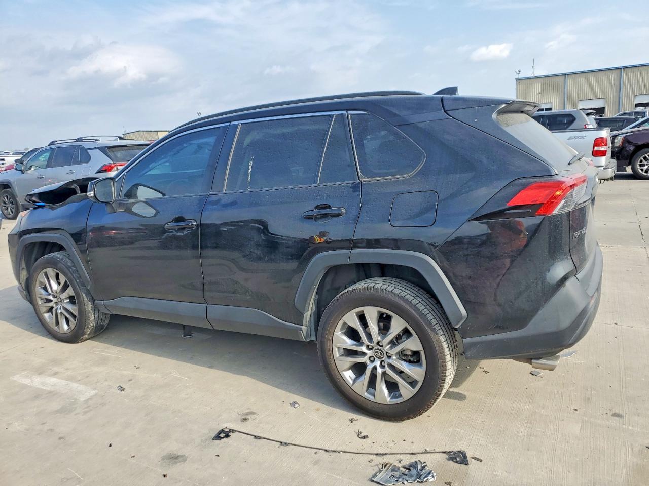 2021 TOYOTA RAV4 XLE PREMIUM photo 3