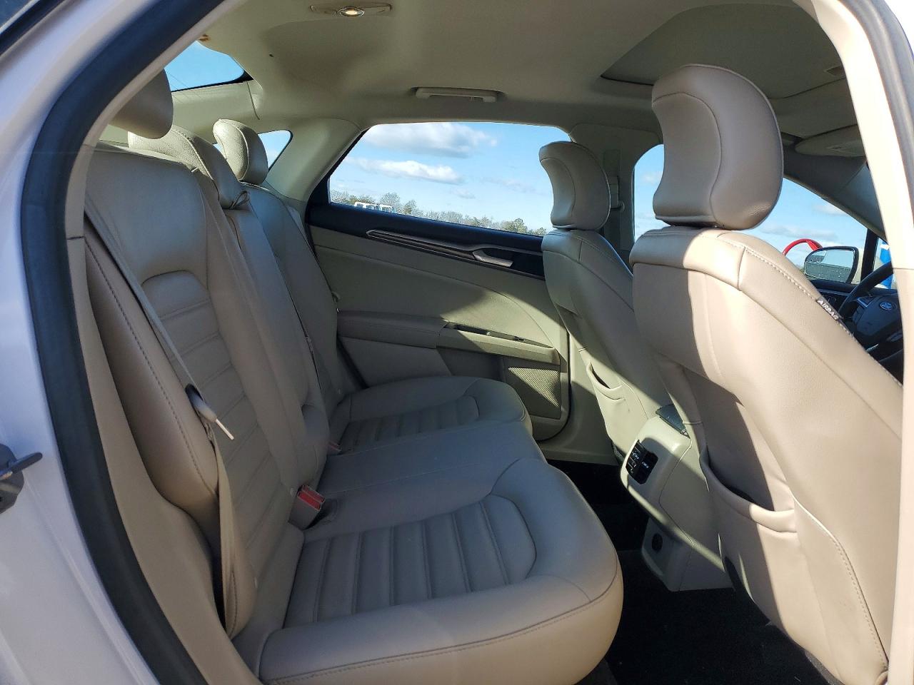 2017 FORD FUSION SE photo 19
