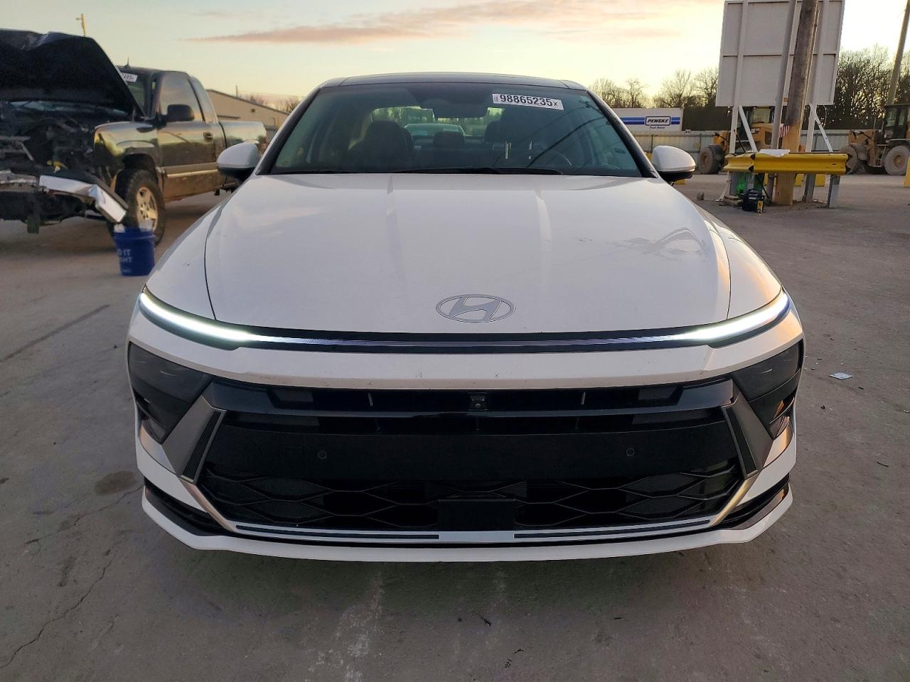 2024 HYUNDAI SONATA HYBRID photo 5
