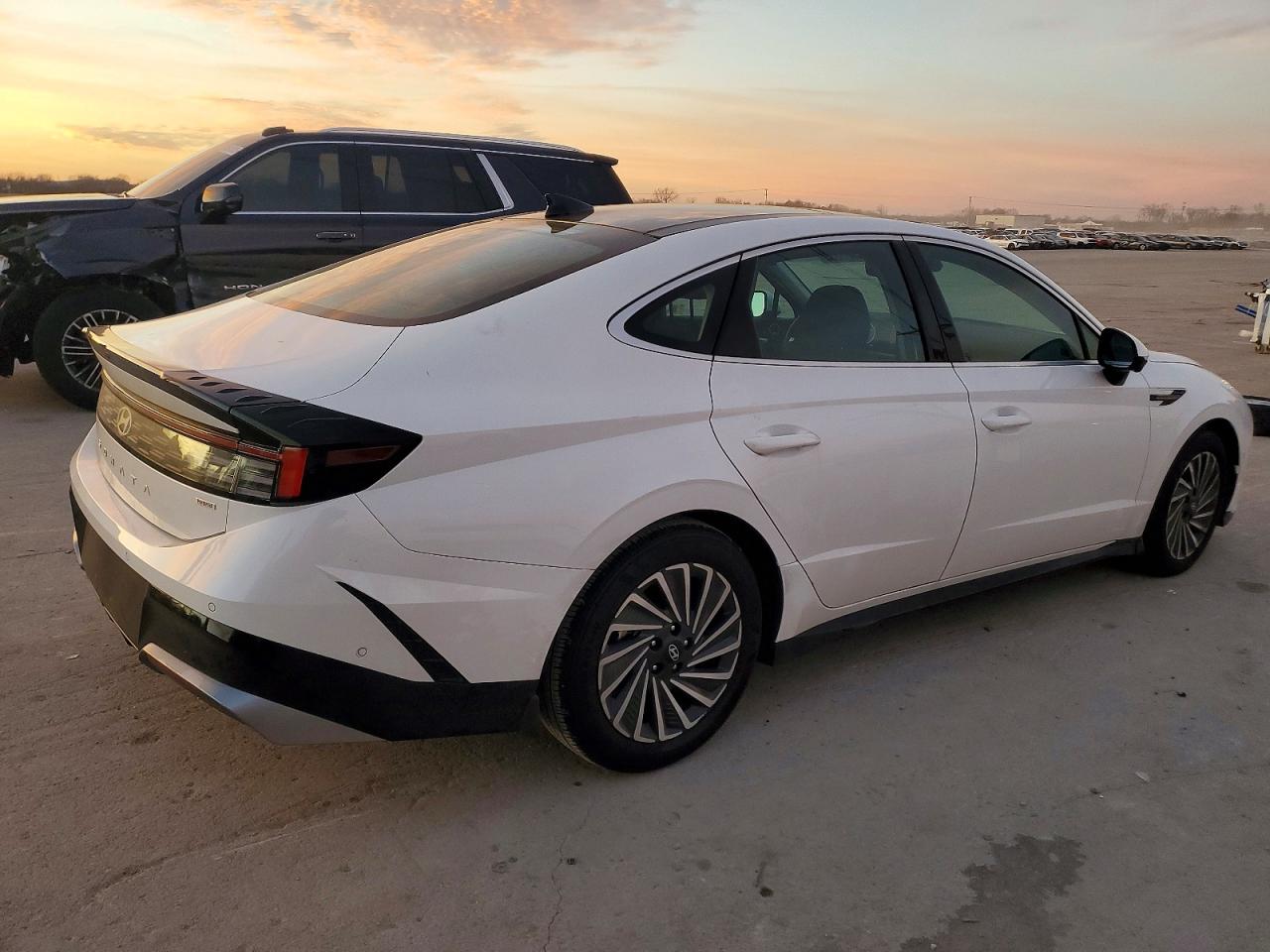 2024 HYUNDAI SONATA HYBRID photo 3