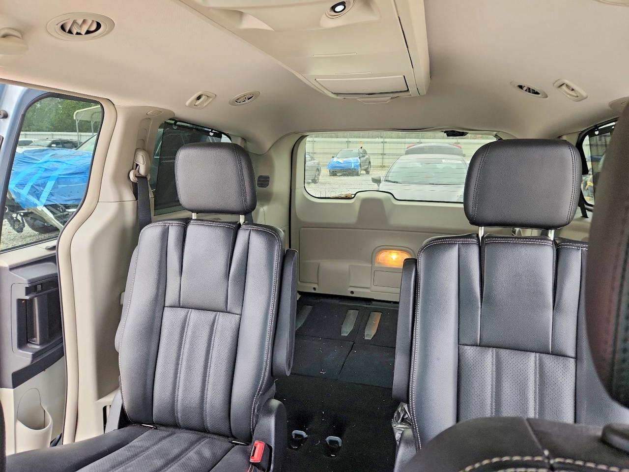 2013 CHRYSLER TOWN & COUNTRY TOURING L photo 10